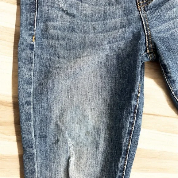 Women's GUESS Distressed Blue Jeans Grommet Eyelet Cropped Low-Mid Rise Size 27 - Picture 8 of 9